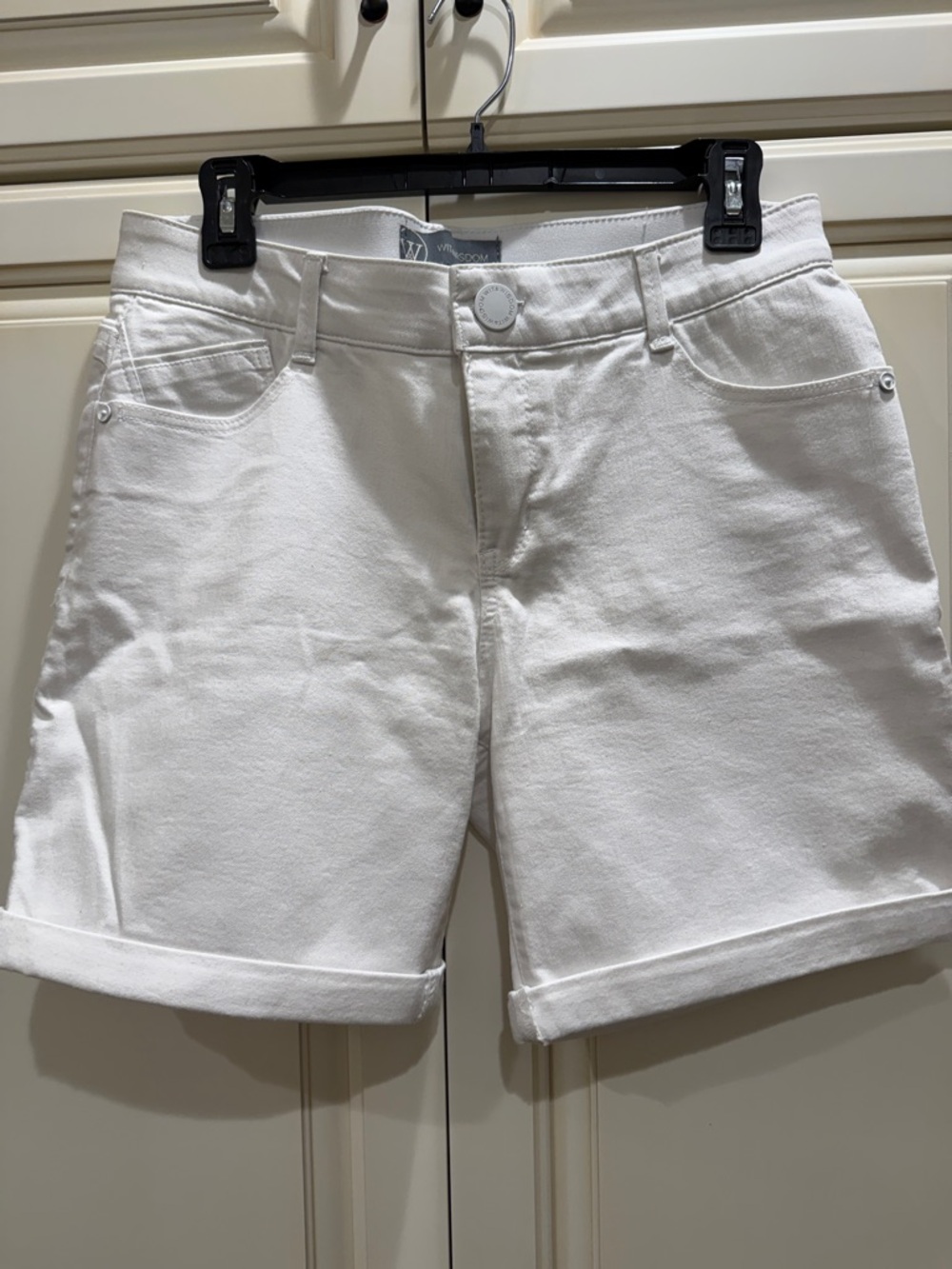 Wit & Wisdom Clean White Roll‑Cuff Denim Shorts